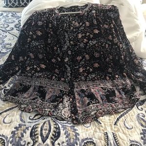 Lucky blouse black paisley large